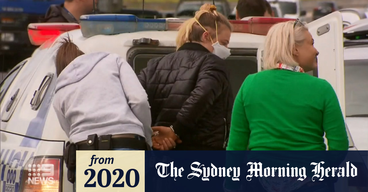 Video Police arrest five in Melbourne following pursuit